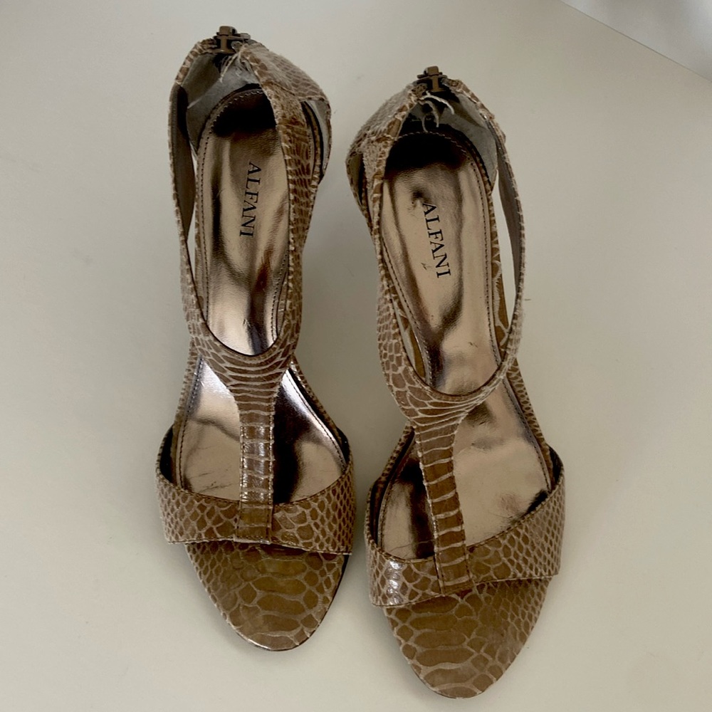 Alfani Snakeskin stiletto Women’s Ankle Strap High Heels Size 7M